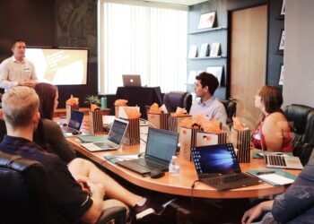startup-founder-investor-meeting-unsplash - NYCwebzine A startup founder presenting to her first investor in a New York City office, with a pitch deck visible on screen