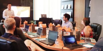 startup-founder-investor-meeting-unsplash - NYCwebzine A startup founder presenting to her first investor in a New York City office, with a pitch deck visible on screen